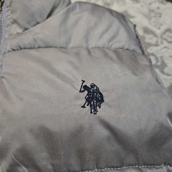 U.S. Polo Assn. Puffer Vest - Picture 4 of 5